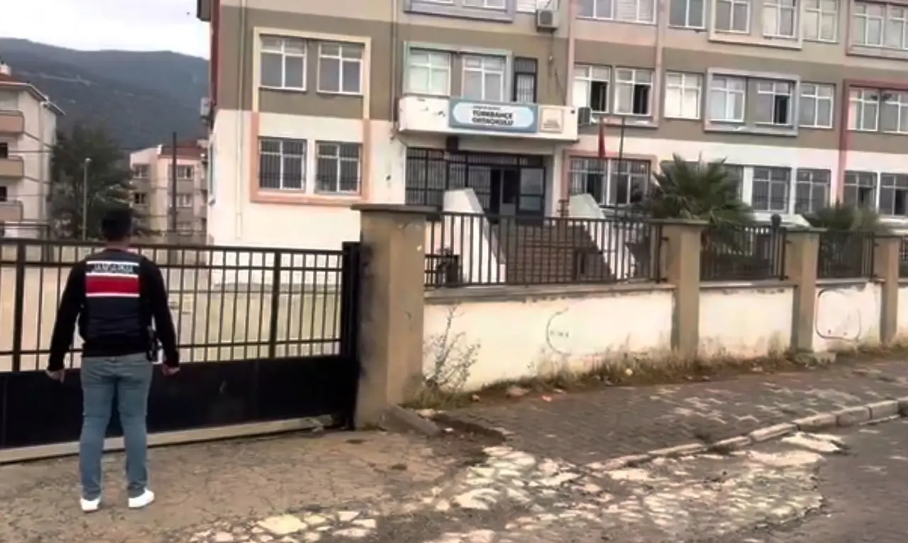Gaziantep’te jandarmadan okul çevrelerinde huzur uygulaması: Aranan 181 şahıs yakalandı