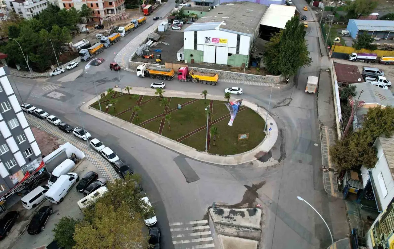 Gebze’de 5 bin ton asfaltla ulaşım ağı yenileniyor