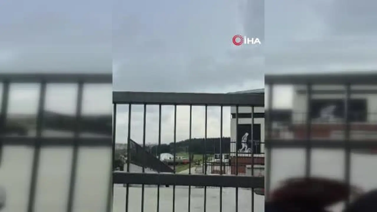 Küçükçekmece’de KPSS’ye geç kalan aday sınava alınmadı, vatandaşlar tepki gösterdi