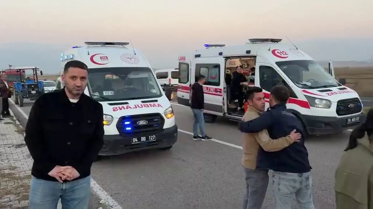 Patnos’ta feci kaza: 7 kişinin bulunduğu araç takla attı