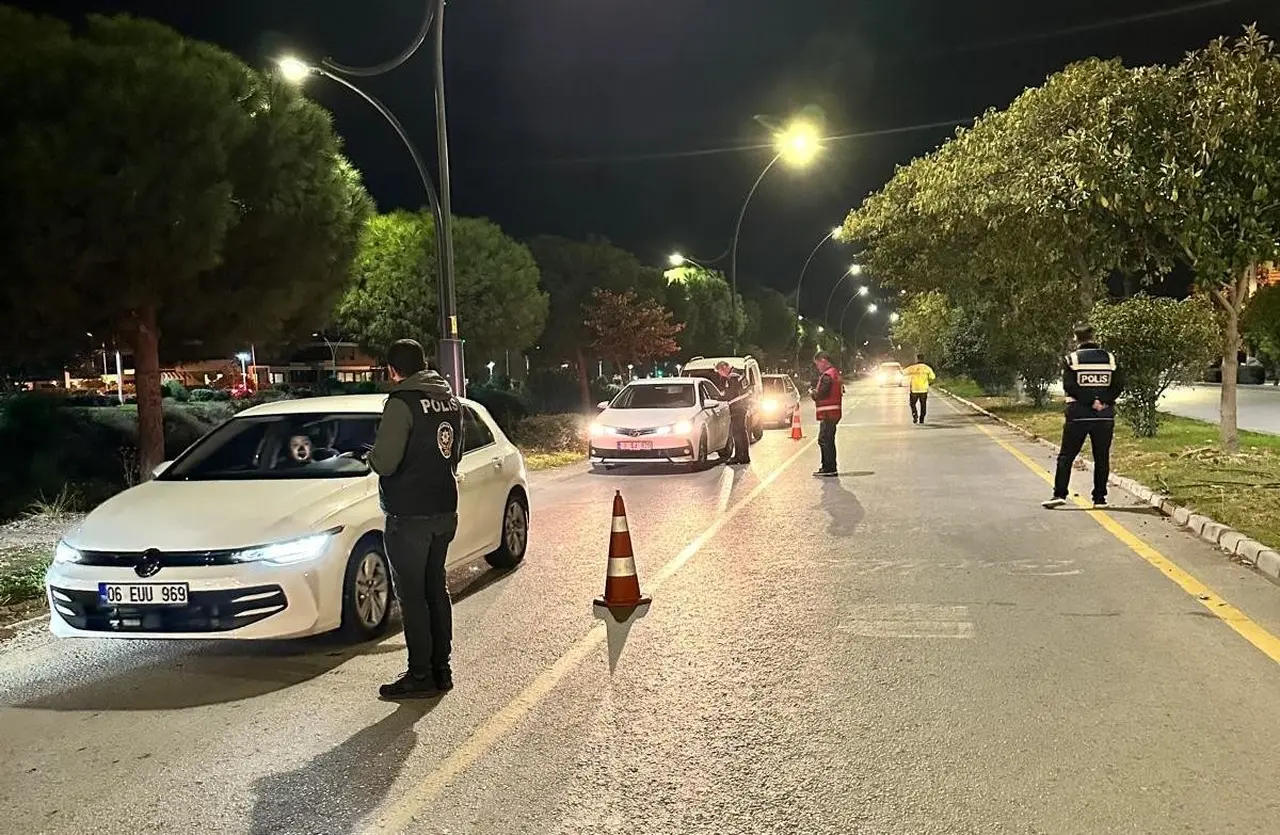 Edremit’te polisten suçlulara geçit yok: 39 aranan şahıs yakalandı