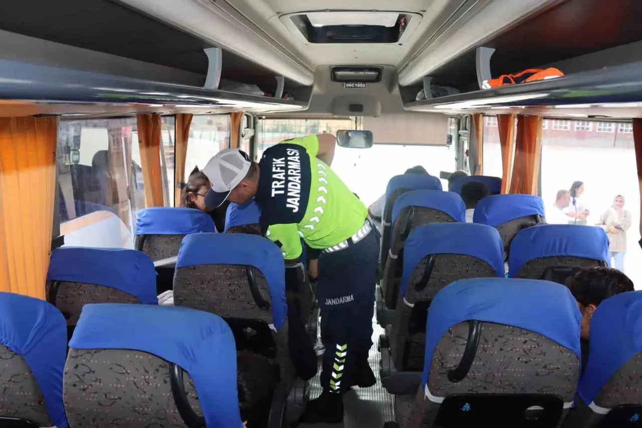 Ankara’da okul çevrelerinde 20 günde 19 bin 854 kişi sorgulandı