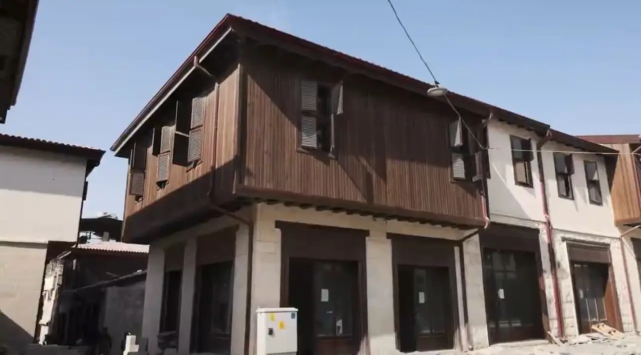 Hatay’da Kurtuluş Caddesi yeniden hayat buluyor