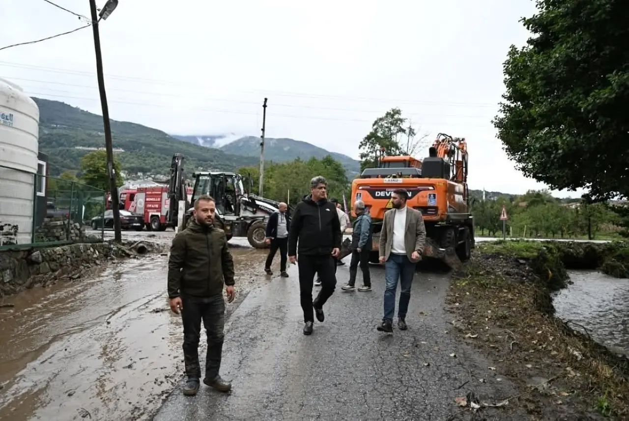 Kartepe’de afetin izlerini silmek için aralıksız mesai