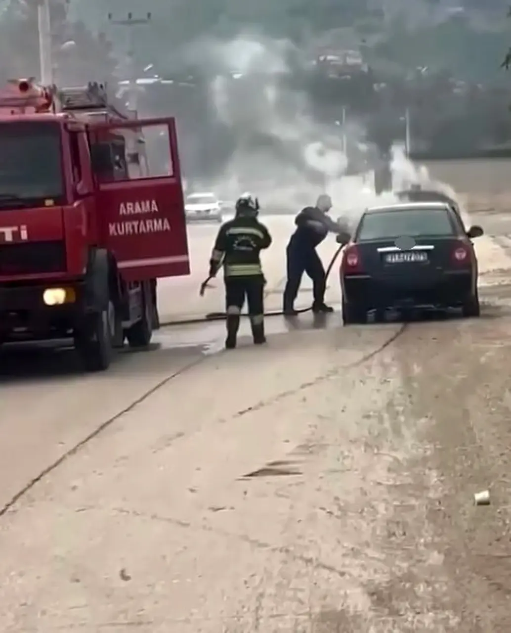 Gaziantep’te seyir halindeki araç alev aldı