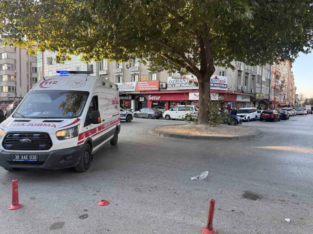 Kavşaktan dönen motosikletli Yunus ekibi kaza yaptı: 2 polis yaralı