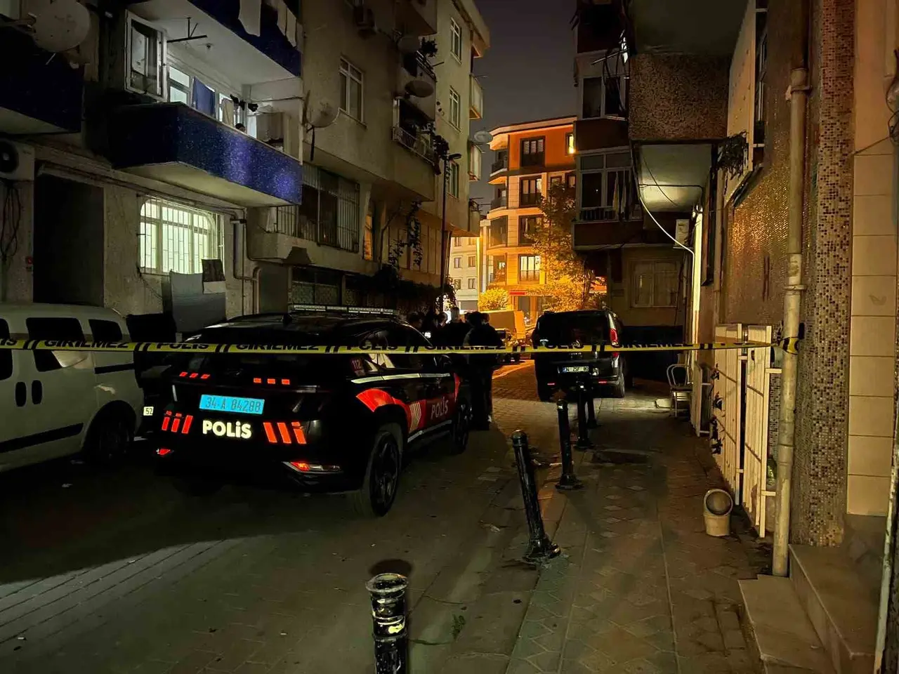 Zeytinburnu’nda ihbar üzerine adrese giden polis ekiplerine ateş açan şüpheli etkisiz hale getirildi