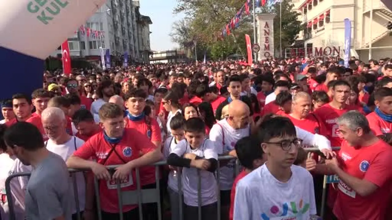 Binlerce Bursalı cumhuriyet için koştu