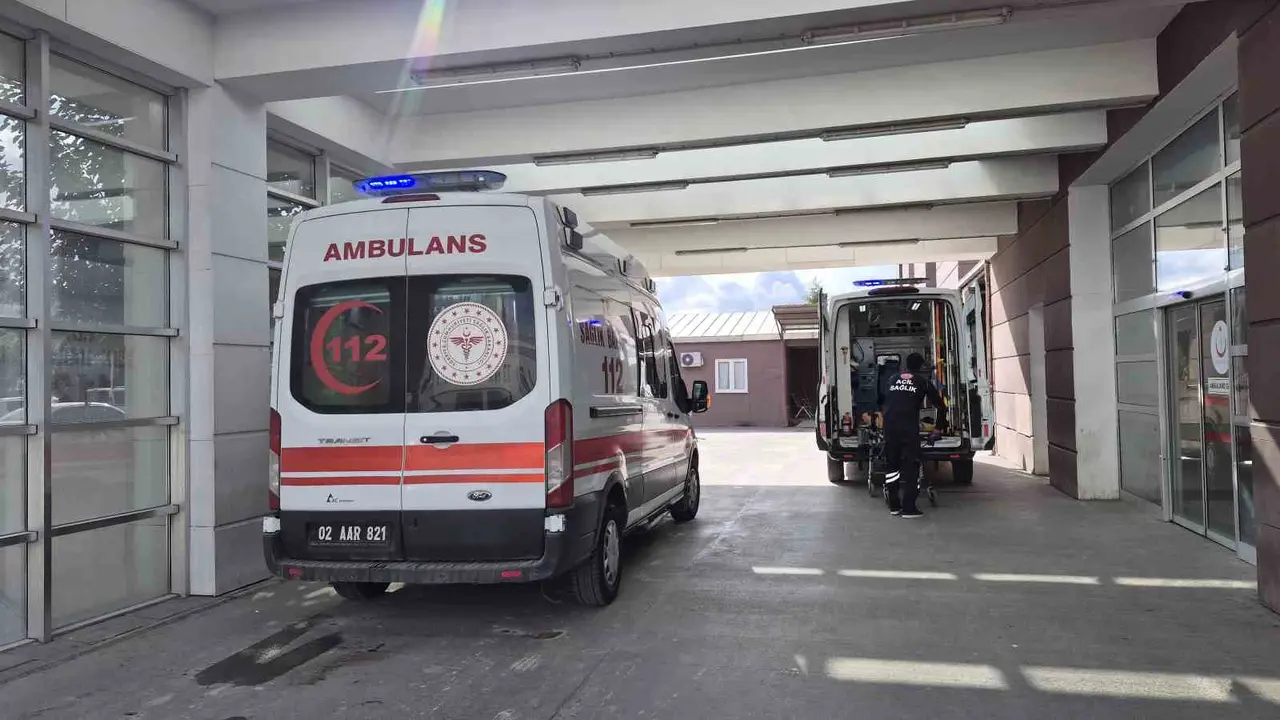 Adıyaman’da 3. kattan düşen işçi ağır yaralandı