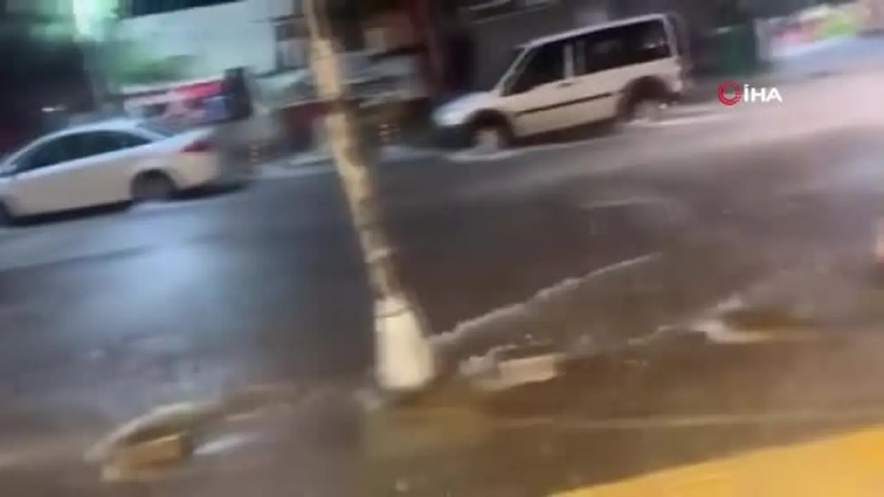 Şiddetli yağış sabah saatlerinde Anadolu Yakası’nı etkisi altına aldı: Pendik ve Tuzla’da yollar göle döndü