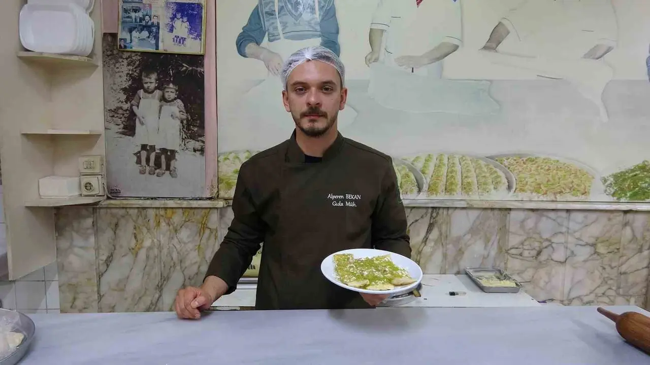 Cumhuriyet Bayramı’na özel ay yıldızlı katmer