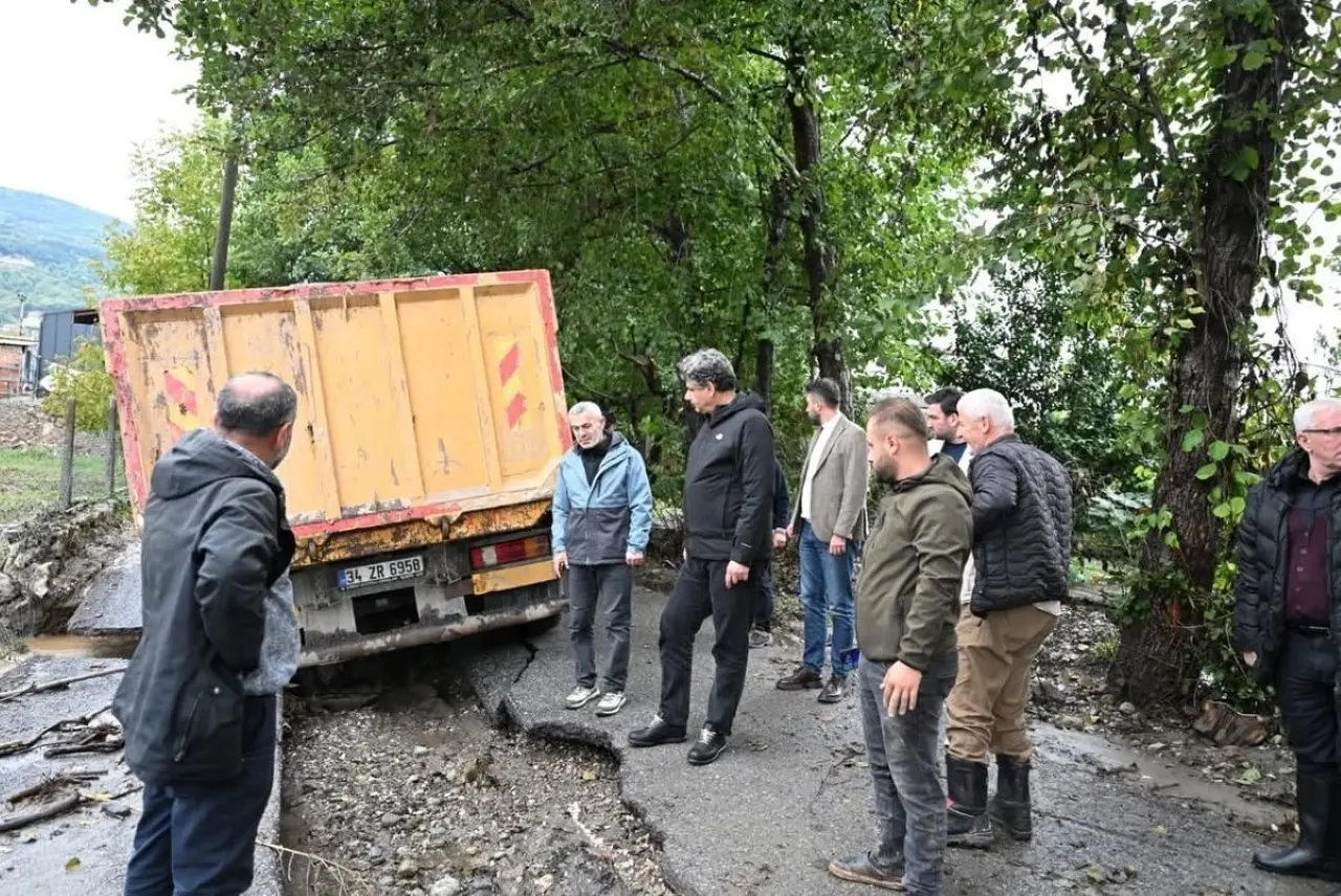 Kartepe’de afetin izlerini silmek için aralıksız mesai