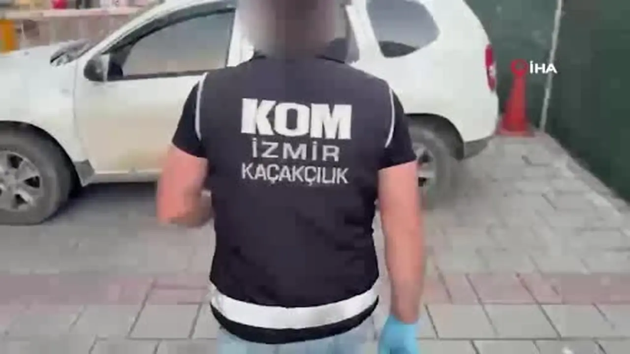 İzmir’de 2 bin yıllık Zeus mermer heykel başı ele geçirildi