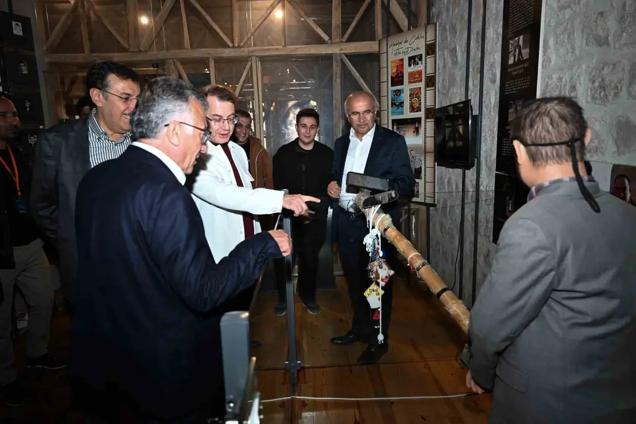 Abdullah Güler’den Bi Mekan Müze Kafe’ye övgü: "Çok güzel bir yer olmuş"