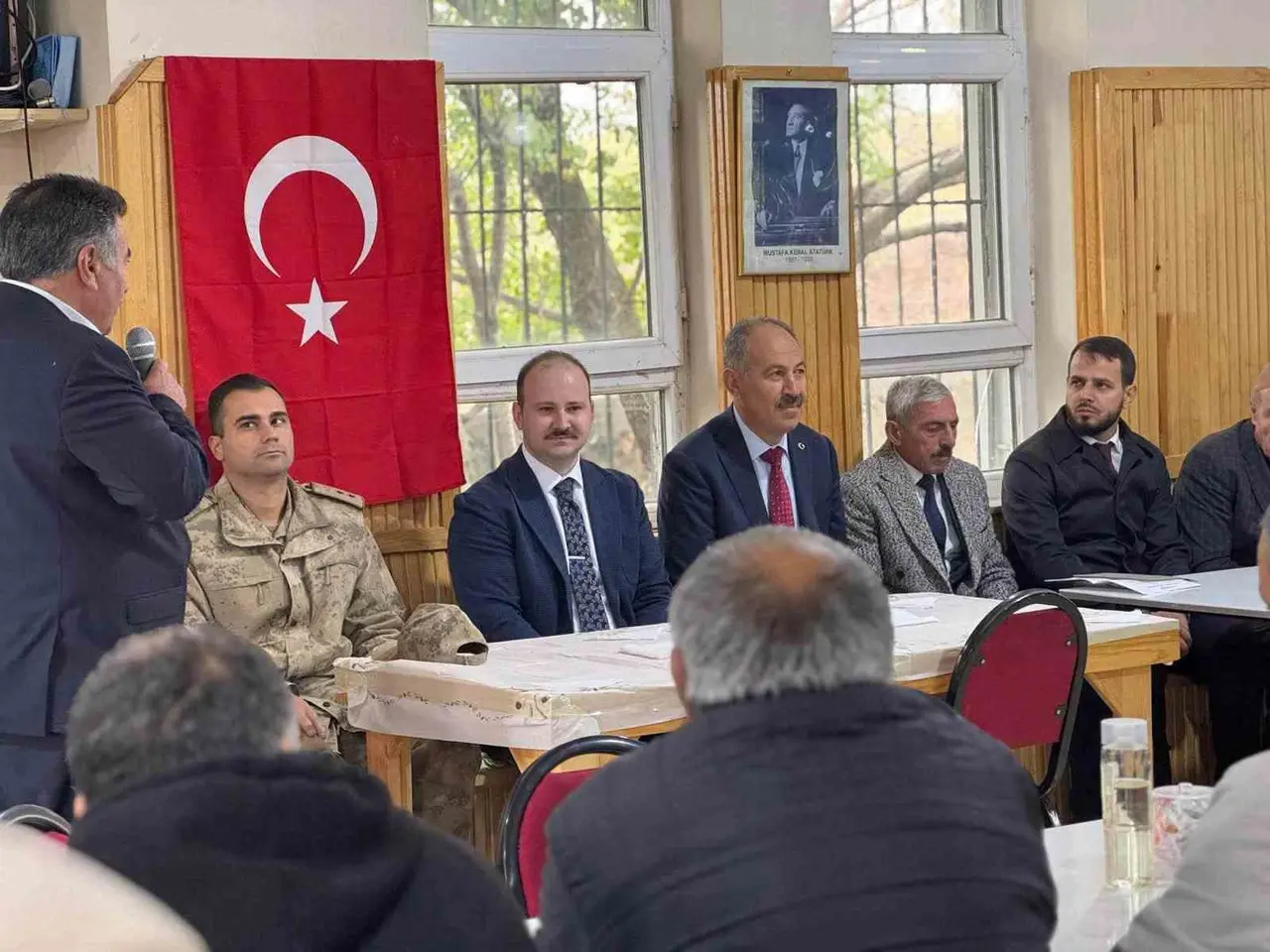 Arpaçay Kaymakamı Güvenç, Atçılar Köyü’nde vatandaşların taleplerini dinledi