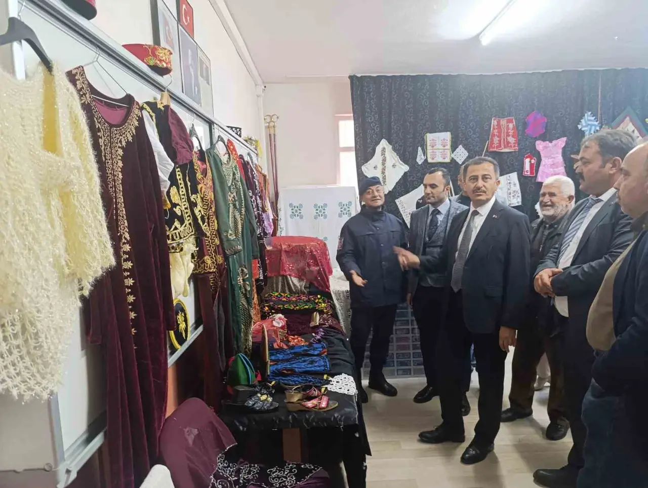 Bolvadin’de Ceylan Emet İlkokulu "Kültür Evi"  açıldı