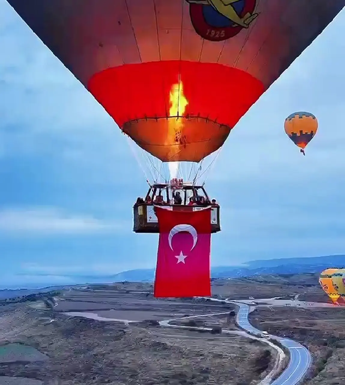 Cumhuriyet coşkusunda balonlar Türk bayraklarıyla gökyüzüne yükseldi