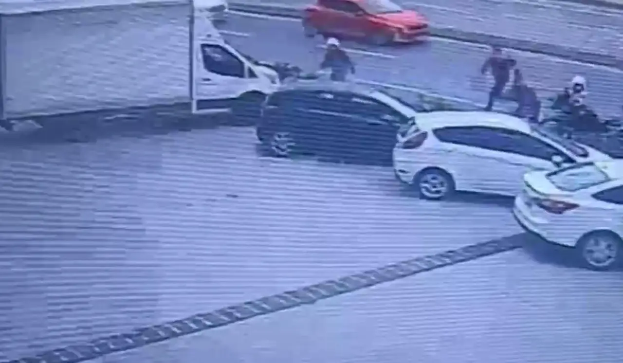 Küçükçekmece’de polis ekiplerinden kaçan şahsın üzerinden uyuşturucu çıktı