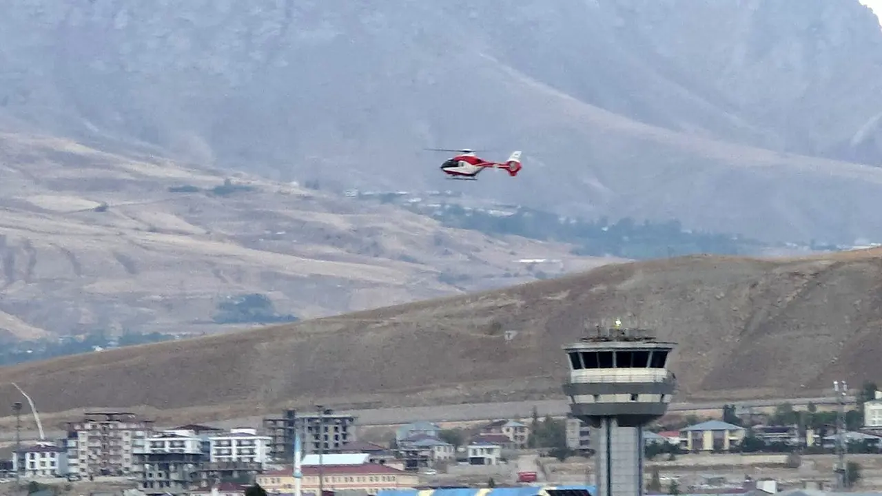 Metabolik hastalığı olan çocuk ambulans helikopter ile Van’a getirildi
