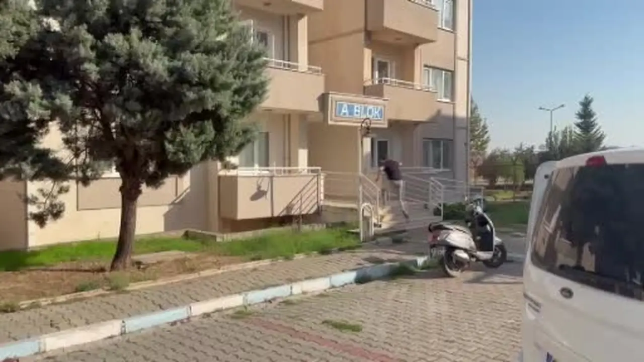 Gaziantep’te kimliğini unutan adayı polis KPSS’ye yetiştirdi