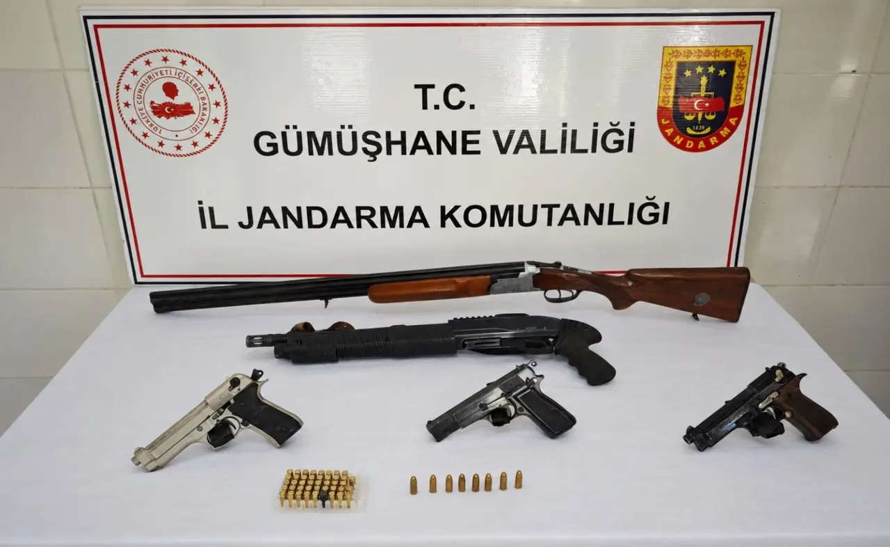 Gümüşhane’de kaçak silah ve içki operasyonu