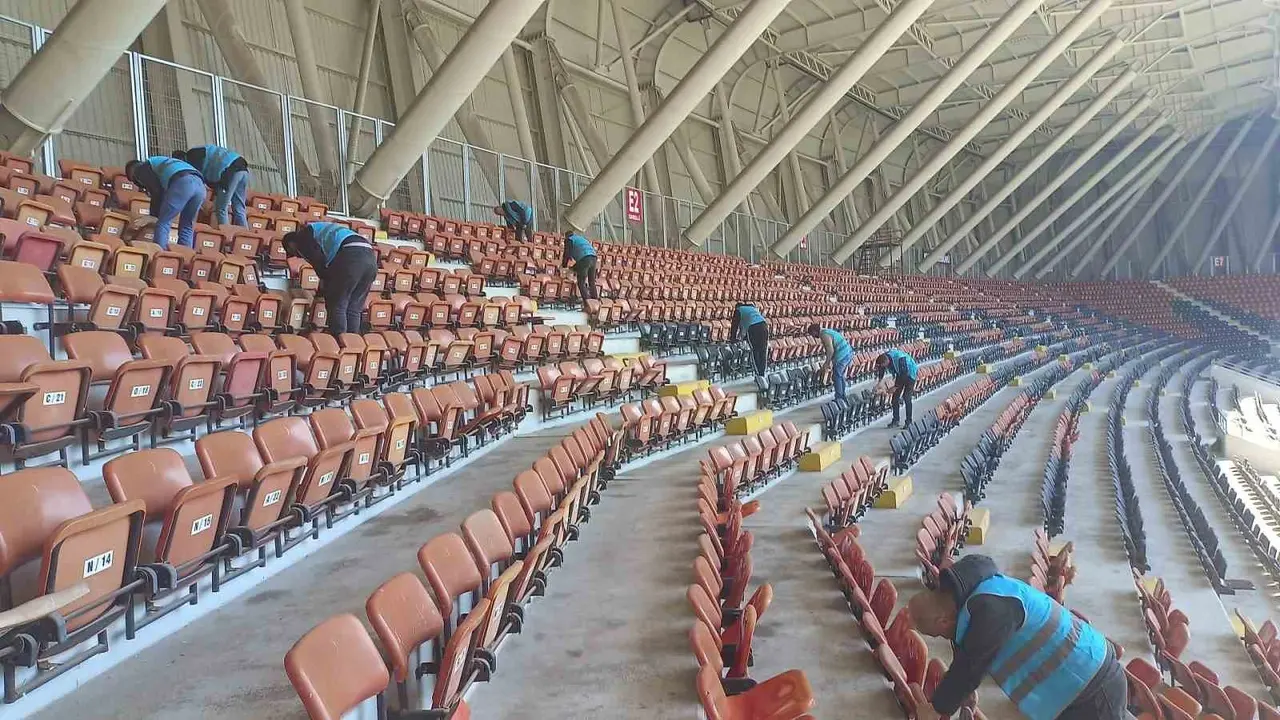 Çorum’da yükümlülerden spor tesislerindeki ve okullardaki temizlik-onarım çalışmalarına büyük destek