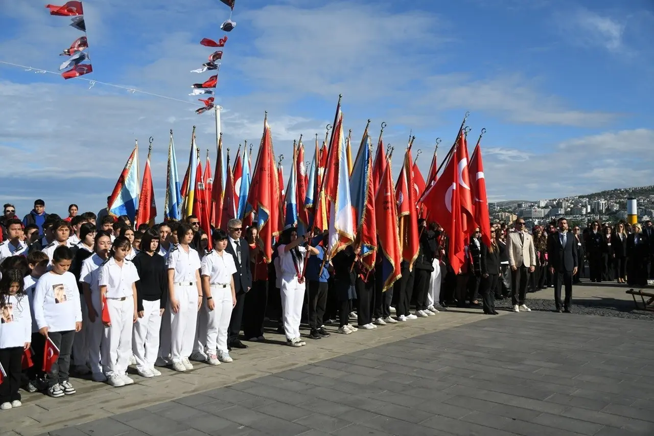 Kuşadası’nda Cumhuriyet coşkusu 103’üncü yılında meydanlara taştı