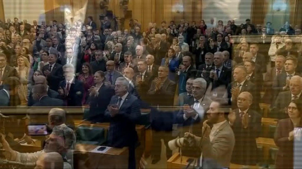 YENİ Parti Lideri Özel: "Yanlış tuğla ile duvar örüyorsan duvarın altında sen de kalırsın, Allah korusun millet de kalır"