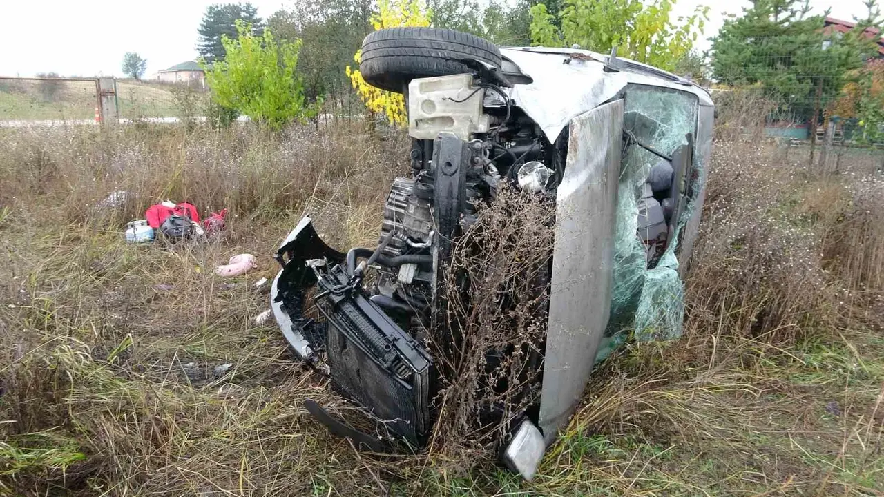 Kastamonu’da yoldan çıkan hafif ticari araç şarample yuvarlandı: 3 yaralı