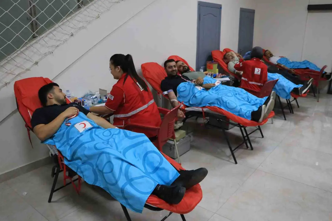 Adana’da öğretmen ve velilerden Kızılay’a kan bağışı desteği