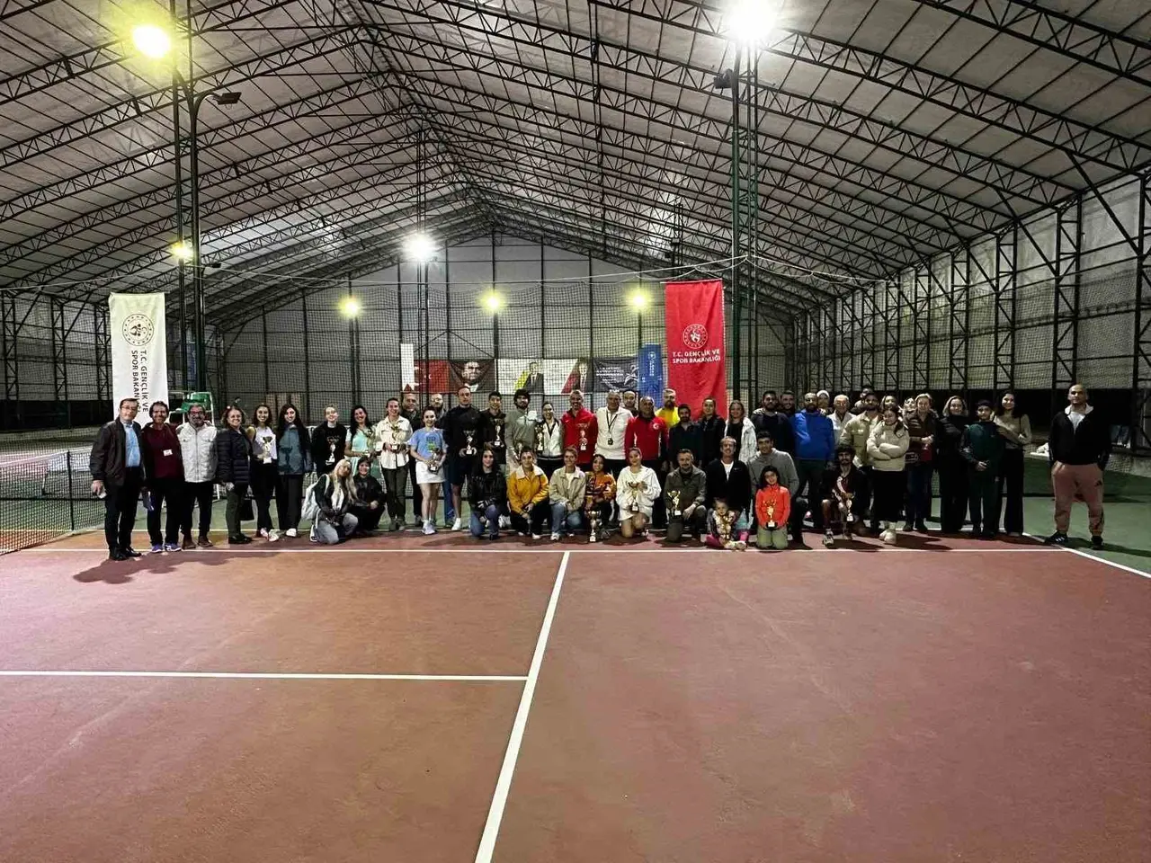 Cumhuriyet Bayramı coşkusu Aydın’da tenis kortlarına taşındı