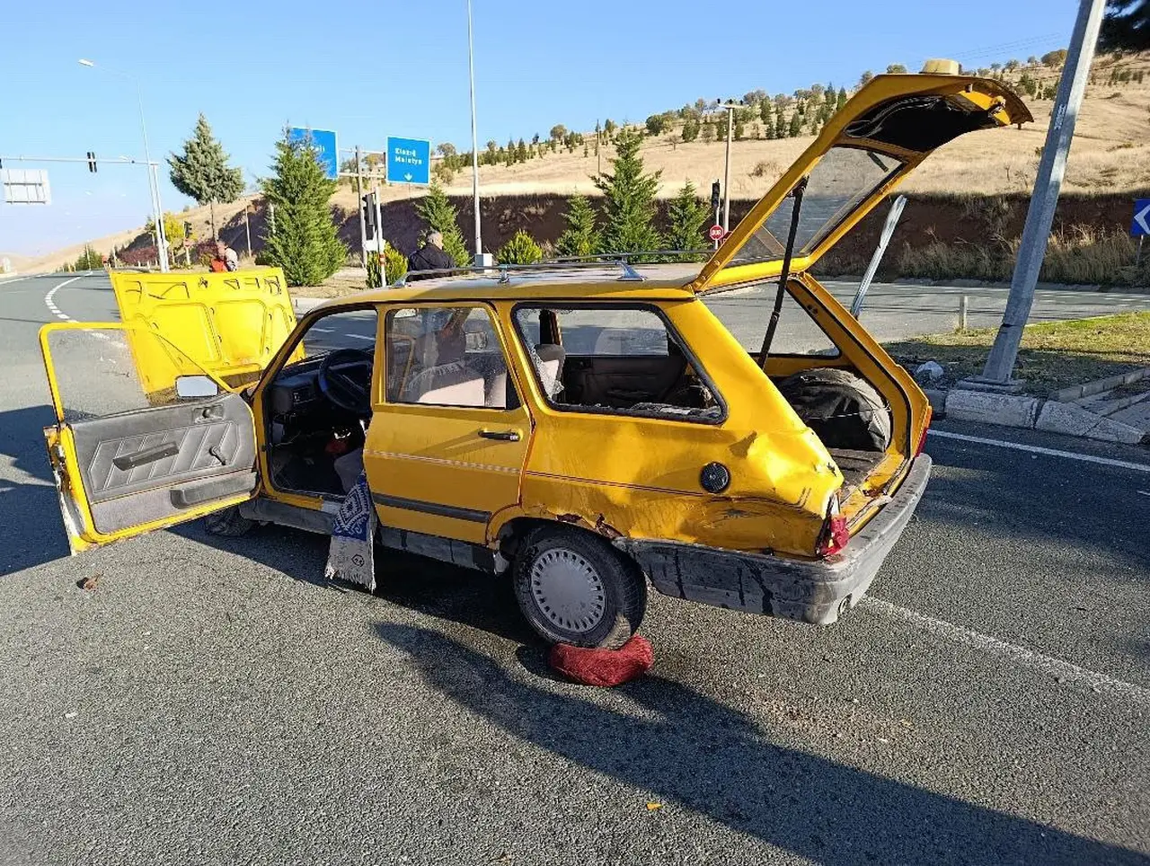 Elazığ’da trafik kazası: 1 ölü, 2 yaralı