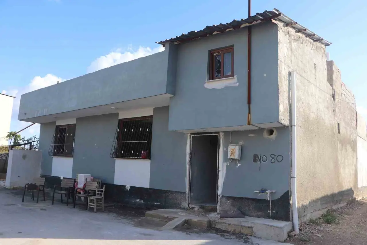 Evine el yapımı patlayıcı atılan kadın, oğlunun öldürülmesinden korkuyor