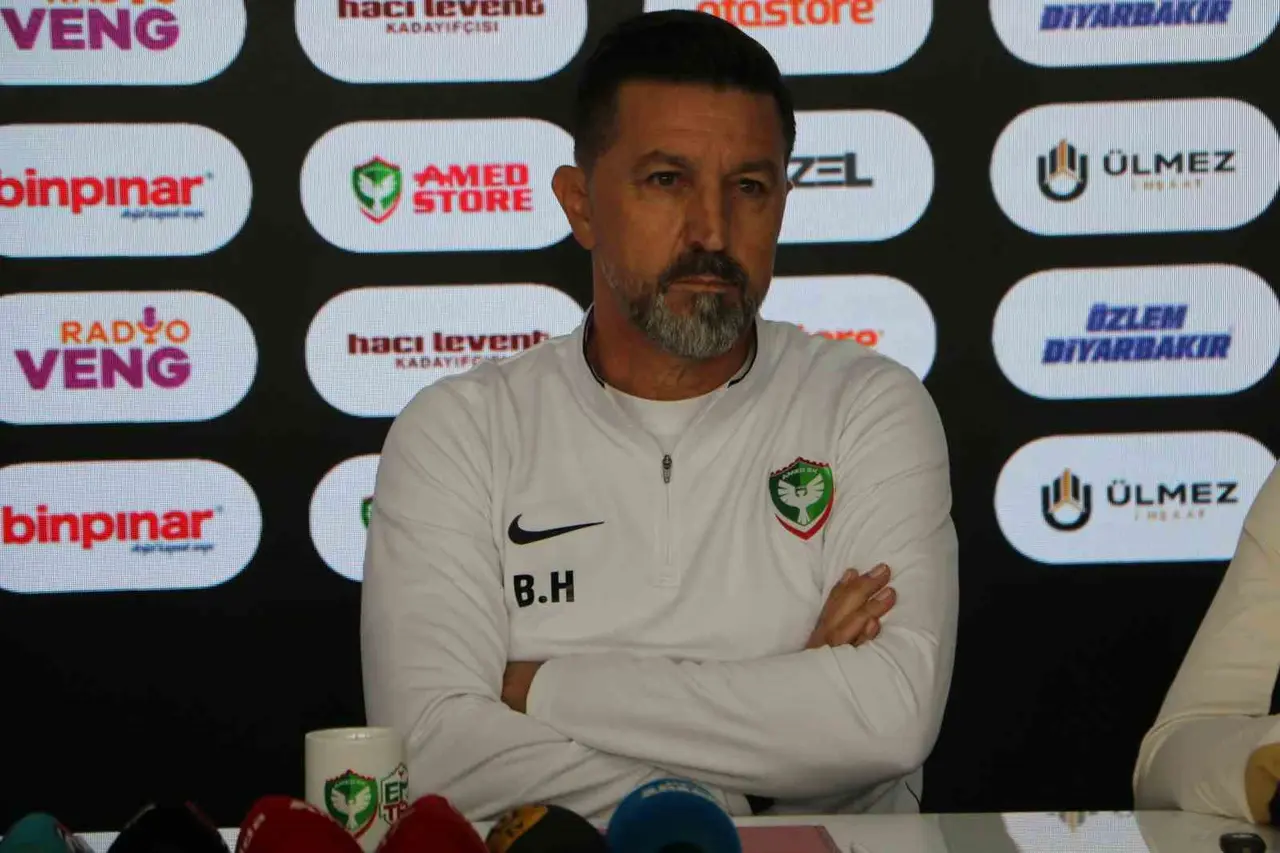Amed SF Teknik Direktörü Besnik Hasi: "Sadece Samsunspor maçına odaklıyım"