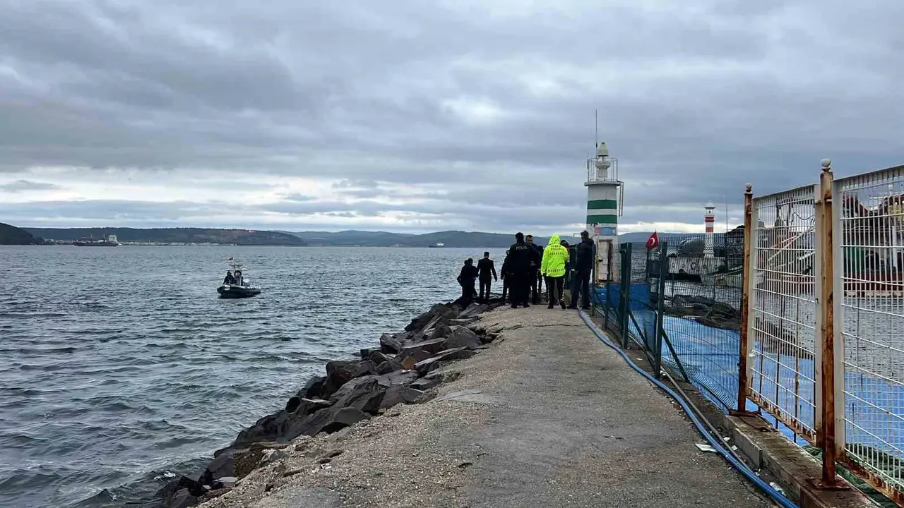 Çanakkale’de denizde erkek cesedi bulundu