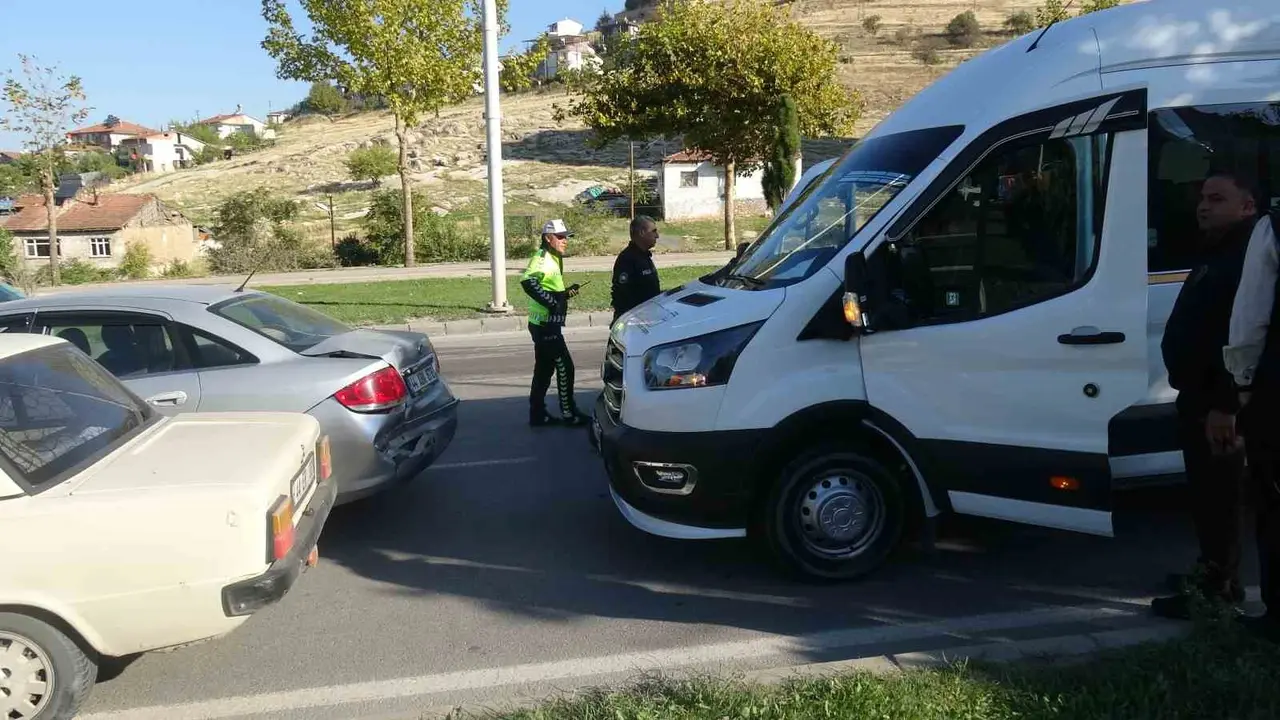 Malatya’da 6 aracın karıştığı kazada 3 kişi yaralandı