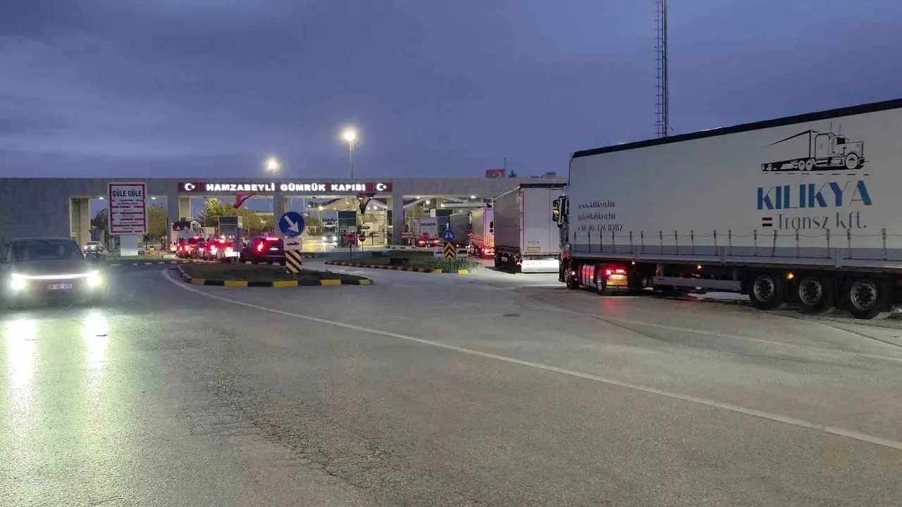 Hamzabeyli Gümrük Kapısı açıldı, tır çıkışlardı tekrar başladı