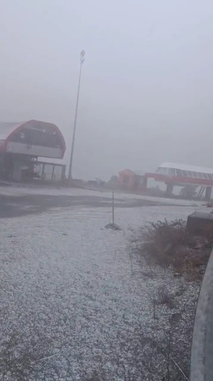 Sarıkamış’ta yağmur zirvede kara dönüştü