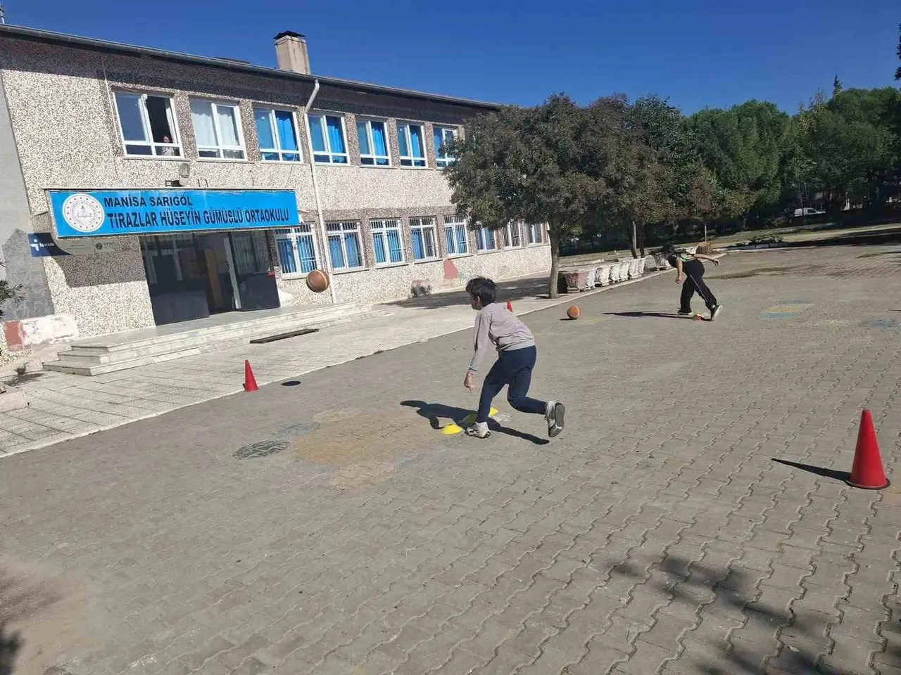 Unutulmaya yüz tutan oyunlar okul bahçelerinde hayat buluyor