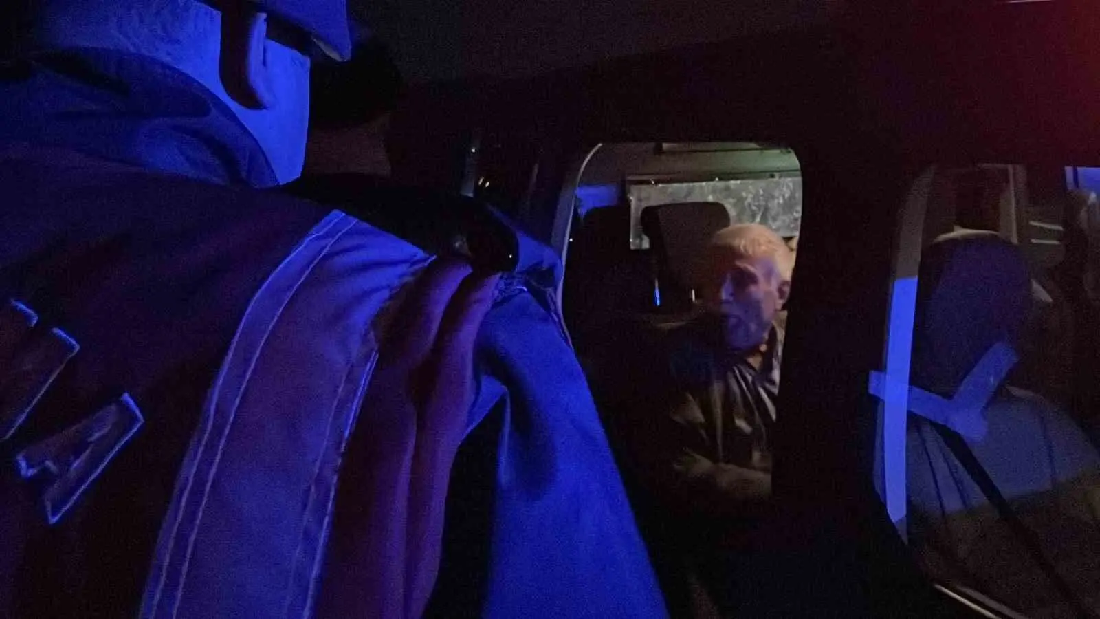 Karaman’da kazanın şokunu yaşayan yaşlı sürücüyü jandarma teselli etti