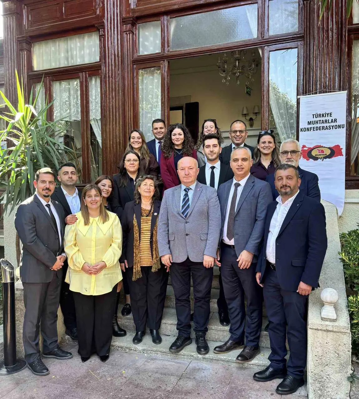 Muhtarlar Konfederasyonu temsilcileri ile Adm ve Gdz Elektrik temsilcileri İzmir’de buluştu
