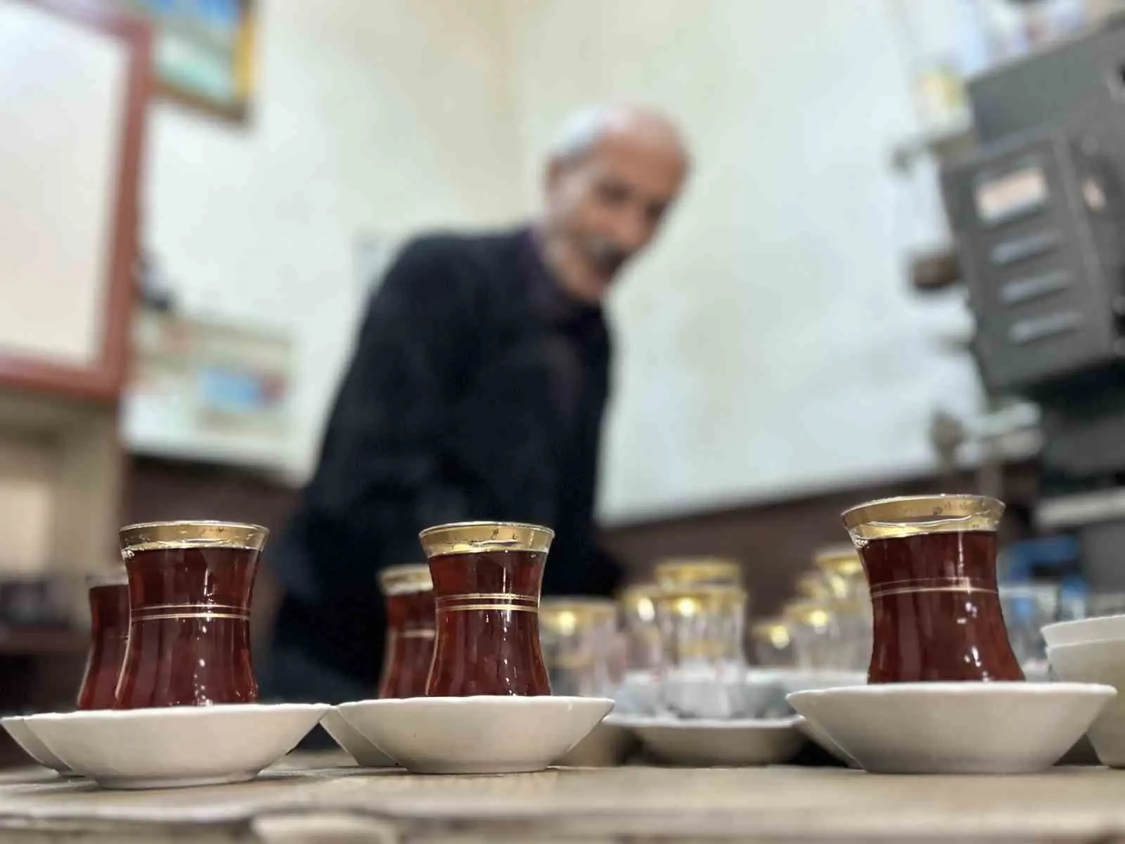 Van’da yıllara meydan okuyan kahvehanede 45 yıllık emek