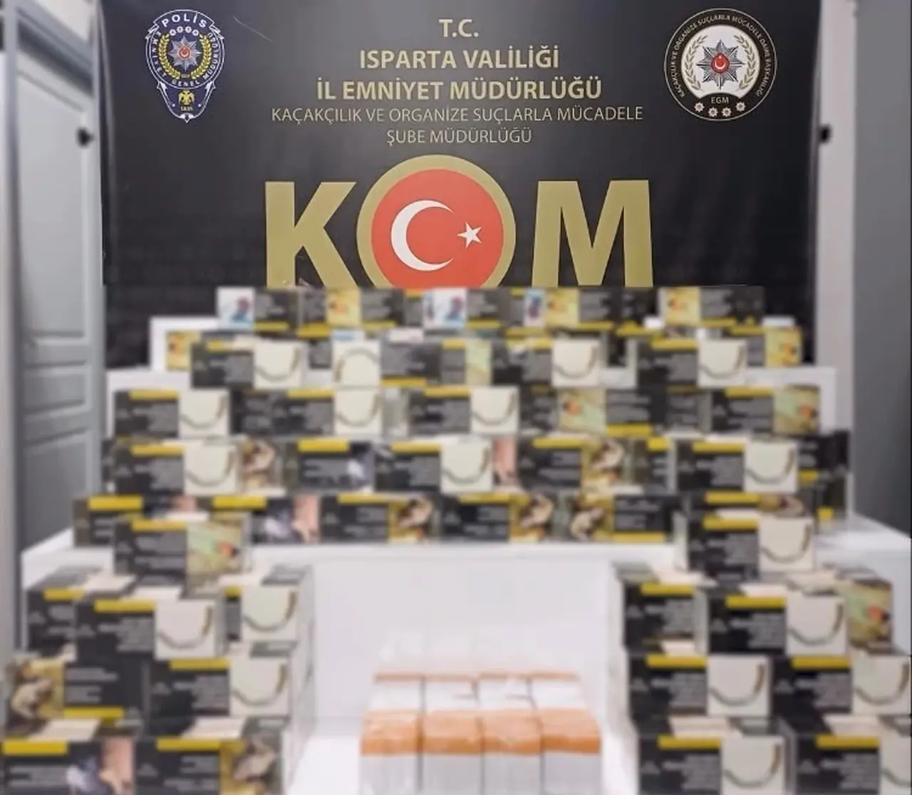 Isparta’da kaçak ürün ve silahlara el konuldu