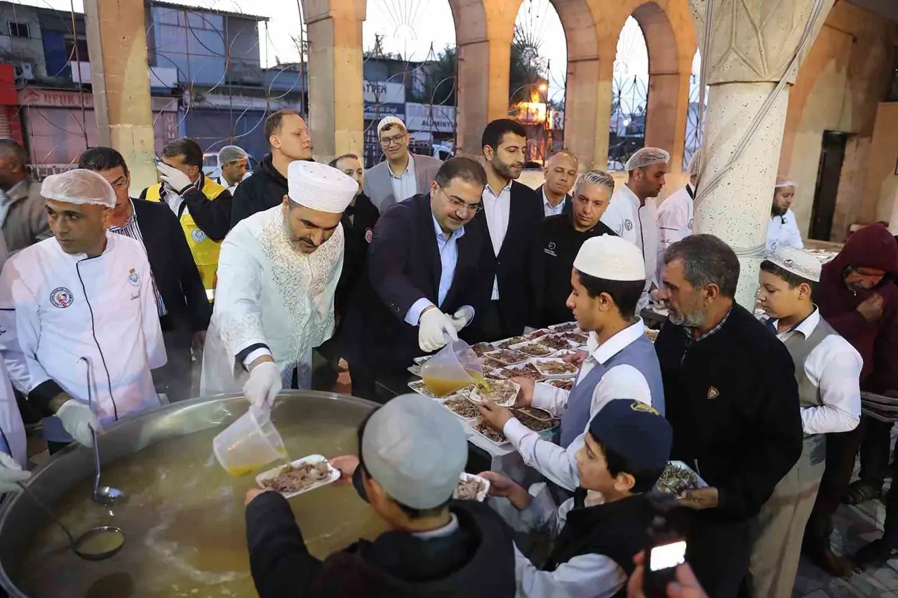 Binlerce vatandaş tirit ikramında buluştu