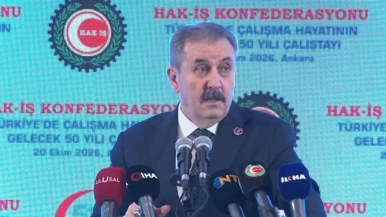 HAK-İŞ’ten 51’inci kuruluş yıl dönümünde Türkiye’de Çalışma Hayatının Gelecek 50 Yılı Çalıştayı