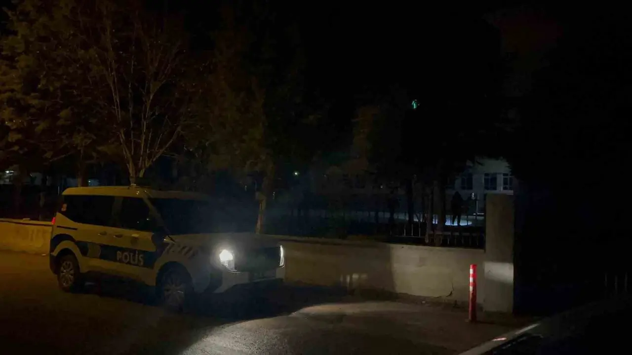 Okul bahçesinde baba ve oğlunun darbedilip bıçaklanmasına ilişkin davaya devam edildi