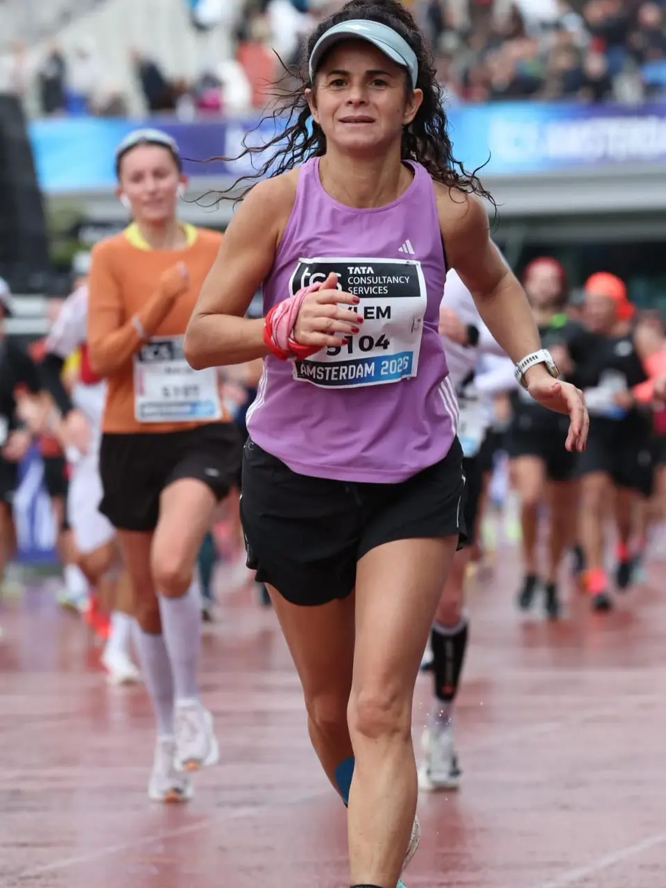 Aydınlı öğretmen 42 kilometrelik maratonu rekoruyla tamamladı