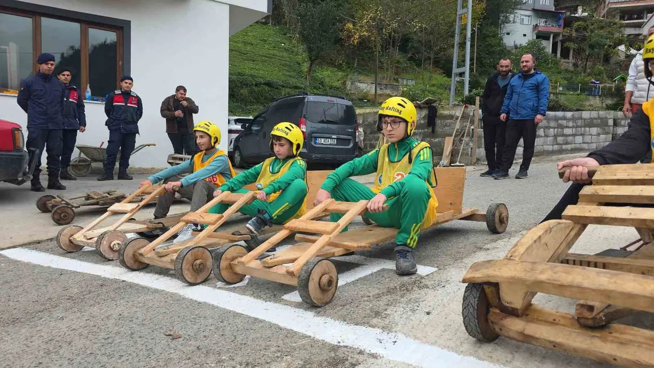 Rize’de tahta arabalar nefes kesti