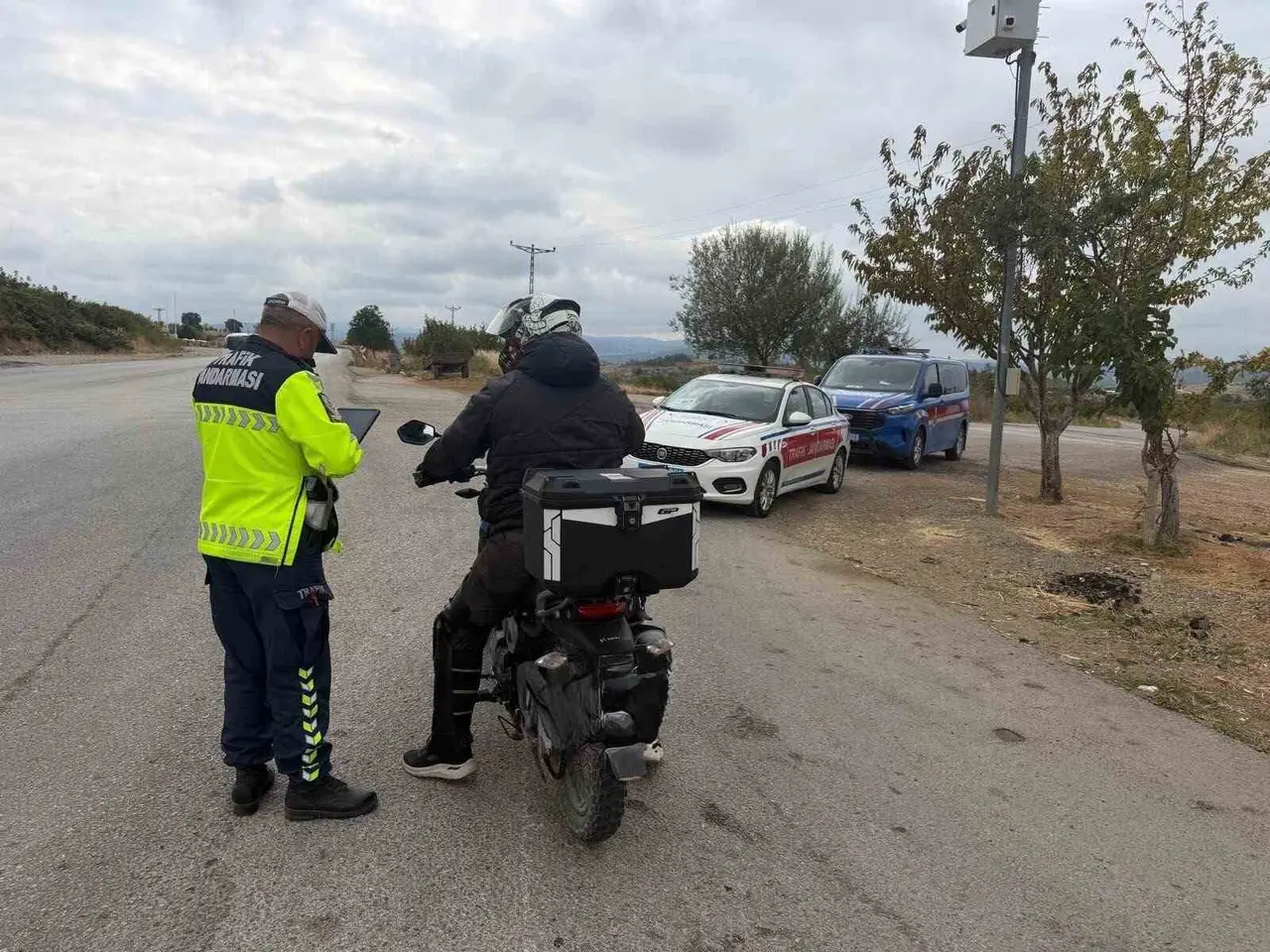 Kurallara uymayan iki sürücüye ceza