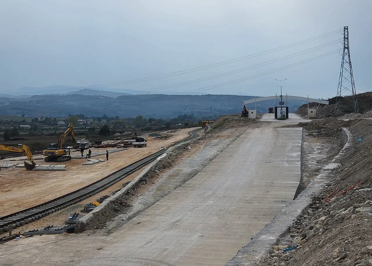 Vali Tavlı, 1 milyar TL’lik demiryolu iltisak hattını inceledi